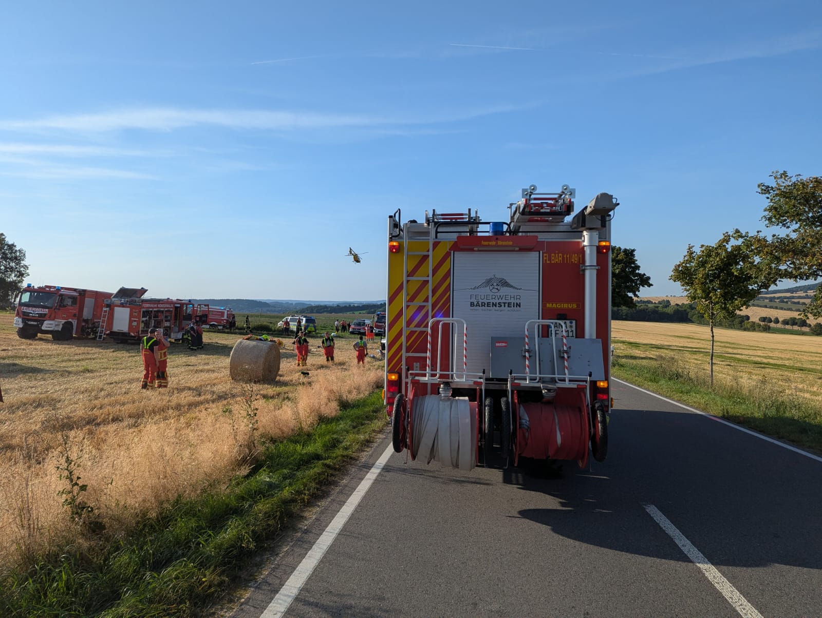 Einsatzfoto TH Mittel VKU mehrere eingeklemmte Personen B95  - ...